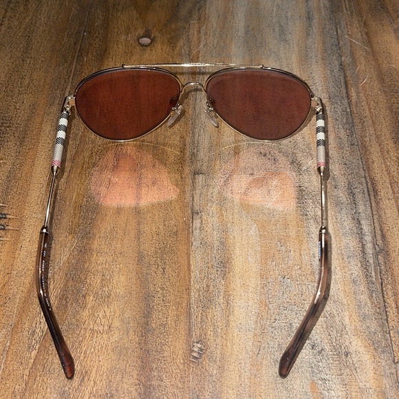 BURBERRY GOLD AVIATOR SUNGLASSES - Picture 3 of 7